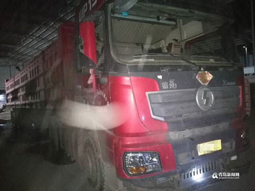 青島豐河路抓獲一輛貨車(chē)過(guò)地磅超載100%被計(jì)6分罰款2000元