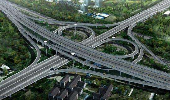 上海虹口交警對(duì)貨運(yùn)車(chē)下高架過(guò)地磅檢查以查辦超載違法車(chē)輛